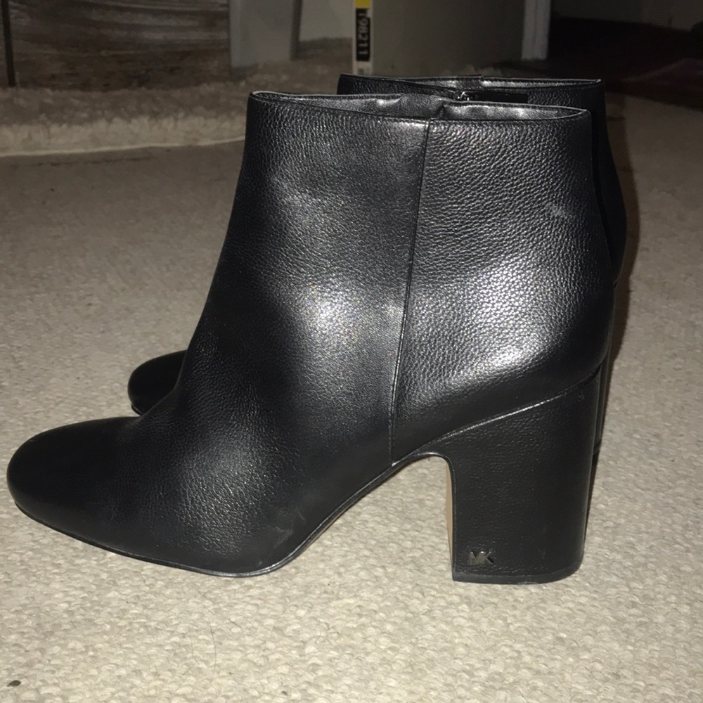 Micheal Kors Ankle Booies in black